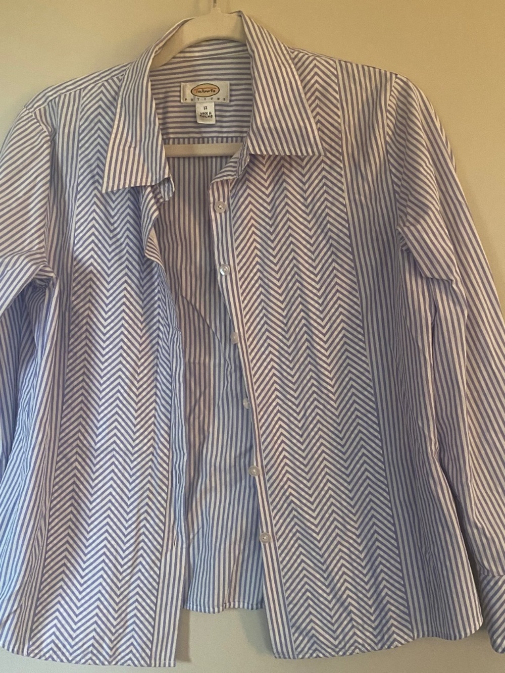 Women’s button up shirt (petite)